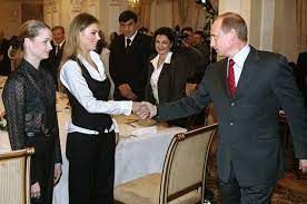 Официально владимир путин и алина кабаева не состоят ни в гражданском браке, ни в близком родстве. Ot Gimnastki Do Mediamenedzhera Mezhdu Strok Biografii Aliny Kabaevoj Spletnik