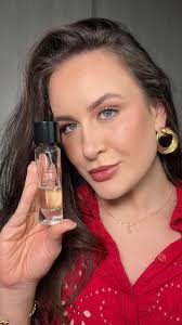 Esse perfume tem cheiro de floresta, mistério e presença marcante 🪵🌶️✨,  💥 Unissex, elegante e feito pela própria Jo Malone (!), o Ebony Wood é o  tipo de fragrância que você não esquece., Ele não é ...