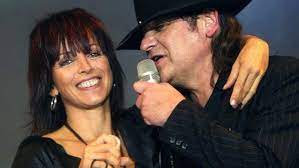 Und ein grund ein bisschen zu grinsen oder zu nicken oder den kopf zu schütteln. Nena Der Ewige 80er Jahre Star Ist 60 Geworden Ndr De Geschichte Menschen