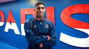 ↑ achraf hakimi se quedará con ficha del primer equipo blanco (исп.), as (19 августа 2017). Achraf Hakimi Traumt Weiter Von Real Madrid