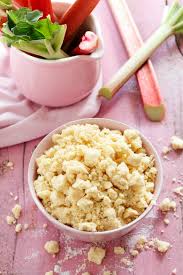 Das rezept für den rhabarberkuchen mit pudding und streusel besteht aus vier fertigungsschritten. Streuselboden Kuchen Mit Rhabarber Emmikochteinfach