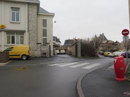 Tripncar est un courtier spécialisé dans la location de voiture à prix discount qui négocie ses tarifs auprès des grandes enseignes de location voitures à travers le monde comme sixt, hertz, europcar, avis, goldcar, budget, enterprise, alamo. Il Transportait Des Colis De Noel Le Fourgon De La Poste Vole A Issoudun Retrouve Vide