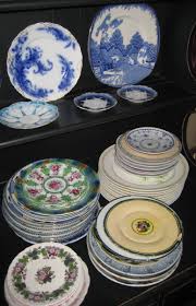 Ta källan, den skriftliga informationen och dina bilder till en antikvitetshandlare eller antikvitetsförsäkringsbolag. Collecting Antique And Vintage Plates And Dishware Hobbylark