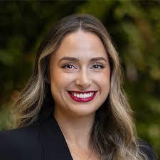 Kim Yee's Instagram, Twitter & Facebook