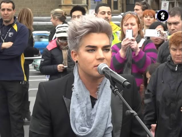 Adam Lambert's voice is unmatched in this heartfelt street performance of “Whataya Want from Me” in Melbourne - The Music Man