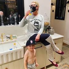 .the food has been distributed by our partners nuzzles & co. Katherine Heigl On Twitter Stoked To Enjoy A Movie Night In Thanks To Hbomax Revived My Superintelligence Survival Kit Am Sure The Most Necessary Tool In This Kit Is The Bottle