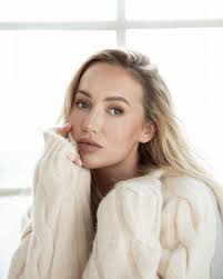 ELLE (@elleswift) • Instagram photos and videos