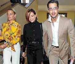 Ex partner e amministratore di corona's, agenzia fotografica di milano, negli anni è stato coinvolto in diversi procedimenti giudiziari (tra cui la nota inchiesta vallettopoli); Cosa Desidera Davvero Silvia Provvedi La Fidanzata Di Fabrizio Corona