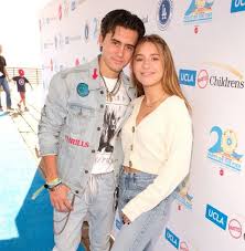 Maddie had at least 2 relationship in the past. Mackenzie Ziegler And Her Former Boyfriend Isaak Presley Mackenzie Ziegler Mackenzie Ziegler Boyfriend Mackenzie Ziegler Solos