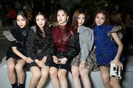 During the 30th seoul music awards, iz*one and itzy were awardees of the bonsang (main award) and discovery of the year, respectively. Iz One S Chaeyeon Teased Itzy S Chaeryeong The Entire Time They Finally Were Able To Meet After Debuting Kpoplover