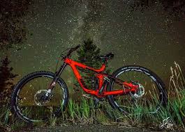 A Sweet Giant Shot With The Night Sky By Shreddyshots And Mooseindahouse Freeride Mtb Bike Photo City Bike
