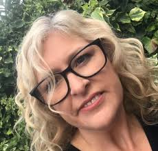 🌼Hi, this is me — very much out of my comfort zone as I hate having my  photo taken 📷 🌼 🌟It's a new year and I'm quietly making some brave moves