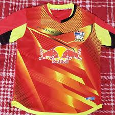 Futbon thim chat thai, pronounced fút.bɔ̄n tʰīːm t͡ɕʰâːt tʰāj) represents thailand in senior international football and is controlled by the football association of thailand. Item Thailand National Soccer Football Team Jersey Depop Team Jersey Soccer Football Team