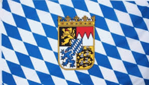 So ist die von der verordnung für eine angeschnittene weiße raute vorbehaltene rechte obere ecke für den betrachter links. Flagge Bayern Mit Wappen Fahne Bayern Mit Wappen Www Flaggenmeer De