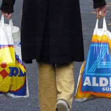 Gehalt Wie Viel Verdient Man Eigentlich Bei Aldi Und Lidl Karriere