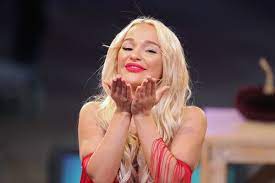 Emmy wird zunehmend in die enge getrieben! Emmy Russ Photostream In 2021 Big Brother Studio Person