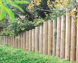 Palisaden Die Wohl Alteste Art Ein Grundstuck Oder Nur Einen Teilbereich Abzutrennen Erhaltlich In Verschiedenen Gr Garten Garten Gestalten Gartengestaltung