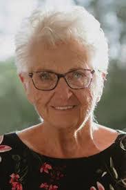 Donna Stratman's Instagram, Twitter & Facebook