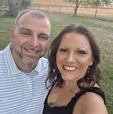 Tipping at Whiteys Ice Cream…..