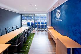 Bitte beachte den pflegehinweis, damit du möglichst lange freude an ihr hast. Konigsblau Auf Schalke Caparol Farben Lacke Bautenschutz Gmbh Pressemitteilung Pressebox