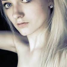 Evie Stone (evelynannstone)