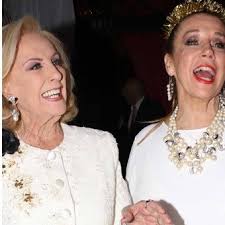 Mirtha legrand junto a su hija marcela tinayre en la reapertura del teatro colón en 2010. Mirtha Legrand Fue A Bailar A Tequila Y Le Hizo Un Tremendo Regalo A Su Hija