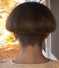 The mushroom haircut, also known as a bowl cut, is a simple and easy way to style your hair. Pin On Bowlcuts Mushrooms 02