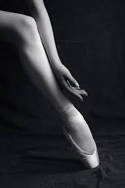 Black And White Dancer Photography Dance Photography Ballet Photography Contemporary Dance Pointe Shoes Black And White Dance Photography Ballet Illustration Ballet Pictures