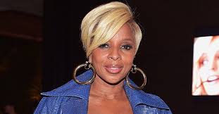 Mary j blige hairstyles 90s. Check Out Mary J Blige S Gorgeous Blue Eye Make Up And Straight Blonde Hair In A New Selfie