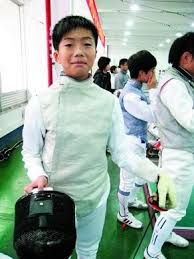 Jun 16, 2021 · 香港劍擊隊出發東京倒數一個月，今日（16日）先於香港體育學院會見傳媒。男子花劍與女子重劍隊歷史性打入團體賽，男花主力張家朗與蔡俊彥稱，意籍新教練為港隊注入新元素，盼體能提升有助雙線衝牌。 Cxvjyutxkf0ppm
