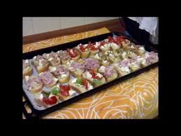 Ingredienti ricoprirlo abbondantemente con la mozzarella freschissima, il prosciutto crudo e i funghi trifolati. Crostini Misti Le Mie Bruschette Senza Aglio Youtube