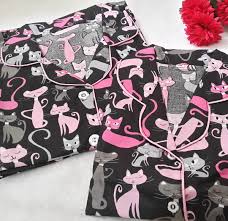 Bagi anda yang saat ini sedang bingung untuk memilih kado yang tepat sebagai hadiah pernikahan jangan caranya mudah saja kok, anda bisa memilih barang custom yang dapat ditambahkan terkait dengan calon pengantin misalkan saja nama inisial. 10 Kado Pernikahan Yang Unik Untuk Teman