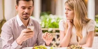 Suami yang baik adalah suami yang mampu menjadi teladan dan imam bagi keluarganya. 12 Tanda Suami Bosan Dengan Istri Yang Setiap Wanita Wajib Tahu