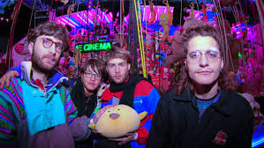 On a donc proposé un long entretien à trois membres du groupe désormais signé chez pain surprises, mais avec un fond vert, pour les aider à partir loin, très loin. Salut C Est Cool Et Jacques Reunis Sur Un Album