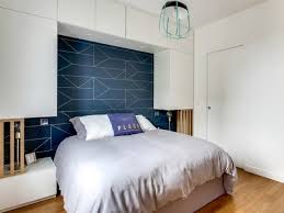 Un 25 M2 Redessine Et Relooke Grace Au Bois Meuble Tete De Lit Tete De Lit Dressing Tete De Lit Avec Rangement