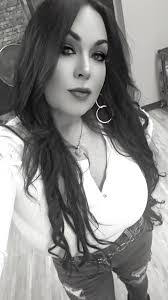 Michelle Botts's Instagram, Twitter & Facebook