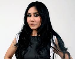Di blog ini, kami hanya memaparkan lirik lagu. Lirik Lagu Ella Standing In The Eyes Of The World