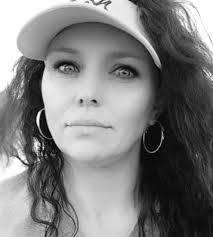 April Leann's Instagram, Twitter & Facebook