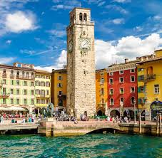 In münchen zentrum kehrt mit dem strada del goethe italienisches flair ein. Italien Diese Funf Stadte Im Norden Des Landes Sollten Sie Sehen Welt