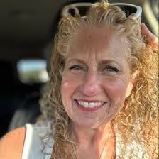 Diana Weems's Instagram, Twitter & Facebook