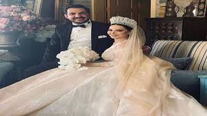 وكانت ديانا كرزون قد اعترفت سابقا بخضوعها للعديد من عمليات التجميل، مؤكدة أنها لا تخجل من شكلها في السابق. Ù‚Ù†Ø§Ø© Ø±Ø¤ÙŠØ§ Ø£ÙˆÙ„ Ø¸Ù‡ÙˆØ± Ù„ Ø¯ÙŠØ§Ù†Ø§ ÙƒØ±Ø²ÙˆÙ† Ù…Ø¹ Ø²ÙˆØ¬Ù‡Ø§ Ù…Ø¹Ø§Ø° Ø§Ù„Ø¹Ù…Ø±ÙŠ ÙÙ‰ Ø´Ù‡Ø± Ø§Ù„Ø¹Ø³Ù„ Ø§Ù„ØªÙØ§ØµÙŠÙ„ ÙÙŠ Ø±Ø¤ÙŠØ§ Ù…Ù†ÙˆØ¹Ø§Øª