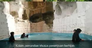 Lokasinya berada di desa randuagung, kebomas, gresik. Asyik Wisata Di Gresik Ada Kolam Pemandian Alam Khusus Hijabers