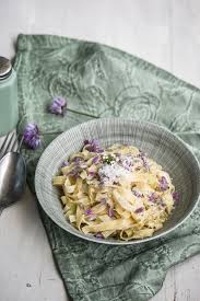 Nudeln Mit Spitzkohl Schnittlauchbluten Und Zatar Dinner Um Acht Spitzkohl Lebensmittel Essen Delikatessen