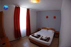 Hotelul este situat in centrul statiunii eforie sud, langa casino, la 50m de plaja si la. Hotel Sinziana Eforie Sud