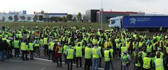 Un projectile qui lui ouvre le globe oculaire gauche, et lui fait perdre définitivement l'usage de son œil. Le Mouvement Des Gilets Jaunes Reste Approuve Par 55 Des Francais
