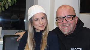 Willkommen auf der offiziellen dj ötzi fanseite! Exklusiver Kopfschmuck Dj Otzi Bekommt Seine Mutzen Aus Malchin Nordkurier De