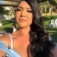 Ester Fernandes's Instagram, Twitter & Facebook