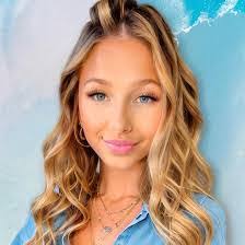 Alyssa Geller's Instagram, Twitter & Facebook