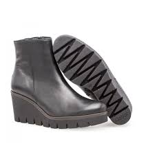 Bout rond et doublure textile. Bottines Compensees Noires Gabor