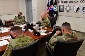 AMC commander recognizes Surface Warriors during SDDC visit
